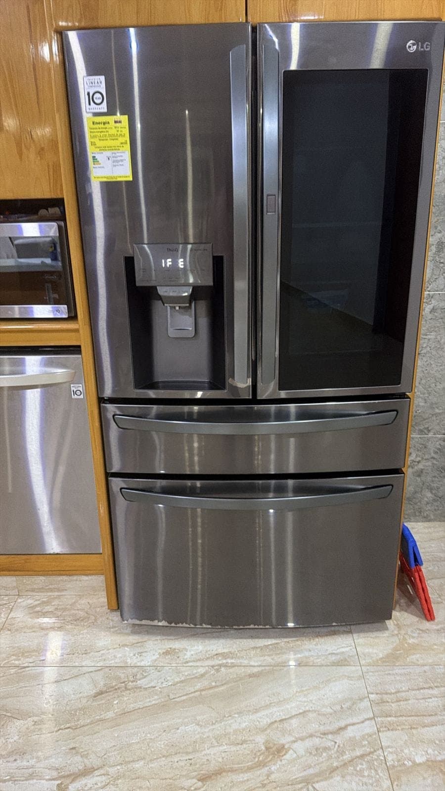 Nevera LG French Door de cuatro puertas reparada en una cocina de Bucaramanga